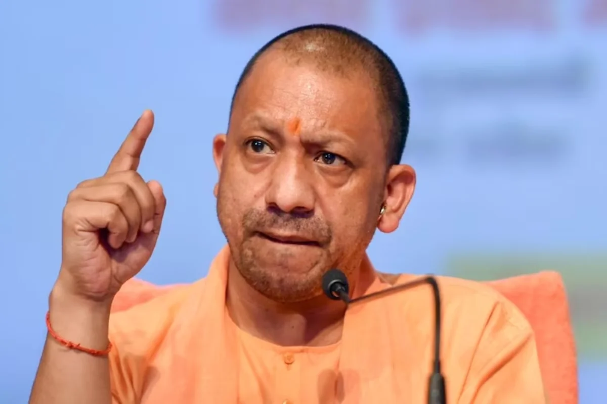 विधायक और सांसद का फोन नहीं उठाया तो अधिकारी की खेर नहीं, एक्शन में Yogi Sarkar.....