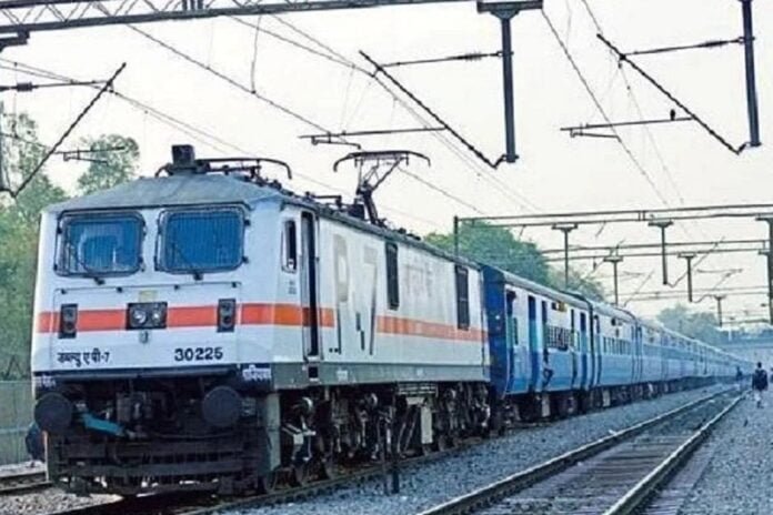Indian Railway: ट्रेन में बच्चों के टिकट का क्या है नियम जिससे सरकार ने हजारों करोड़ कमाएं...