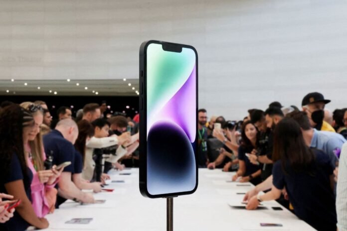 iPhone 15 Series: सेल शुरू होते ही मिल रही 6 हजार की छूट, खरीदने के लिए लगी लंबी लाइन