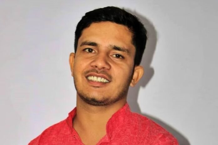 Lucknow में BJP विधायक के घर पर युवक ने लगाई फांसी,मचा हड़कंप, देखें वीडियो