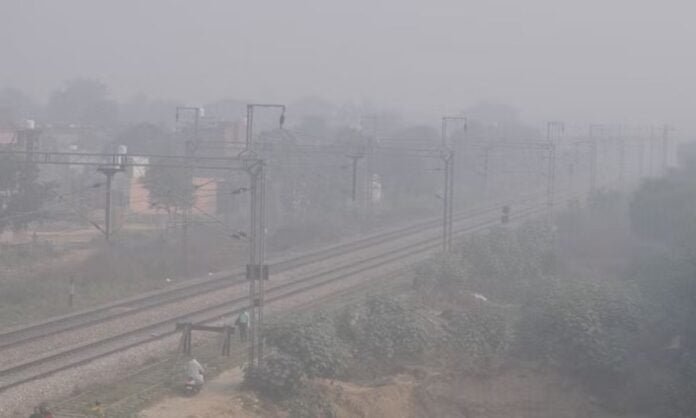 Hapur News: हापुड़ वालों सावधान, आपके फेफड़ों पहुंच रहा है एक दिन में पांच सिगरेट पीने के बराबर धुआं...