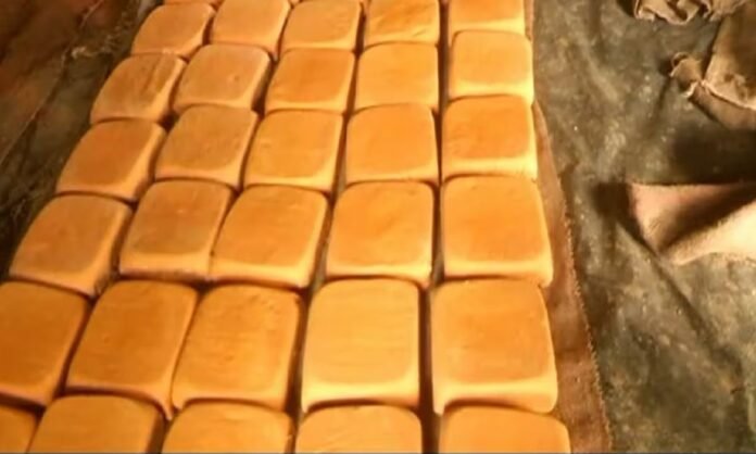 Hapur Mandi: दुनिया के कई देशों तक होती हैं हापुड़ के गुड़ की सप्लाई...