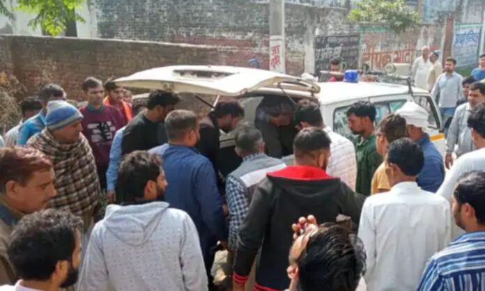 Hapur Breaking: अर्थी लेकर अंतिम संस्कार को जा रही ट्रॉली में ट्रक ने मारी टक्कर, दो की मौत, 14 घायल
