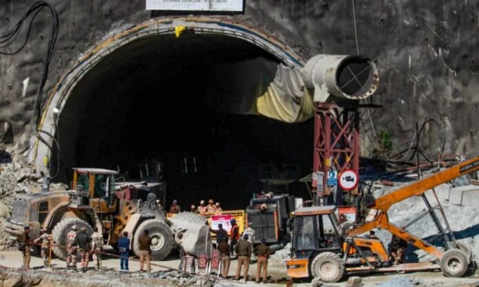 Uttrakashi Tunnel: अब मजदूर बस 3 मीटर दूर, घरवालों को तैयार रहने के लिए बोला