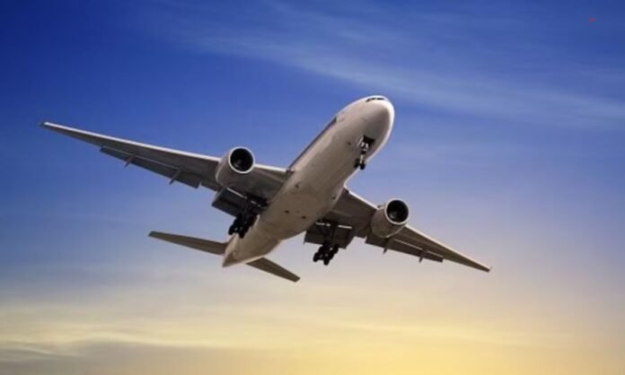 Flight Engine: कभी सोचा है कि आसमान में उड़ते हुए प्लेन का इंजन बंद हो जाए तो क्या होगा, कितनी दूर जाएगा प्लेन?