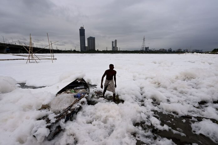Yamuna River Foam Pollution: दिल्ली में हर साल यमुना में क्यों बनता है झाग, किस टेक्नोलॉजी से इसे किया जाएगा खत्म?