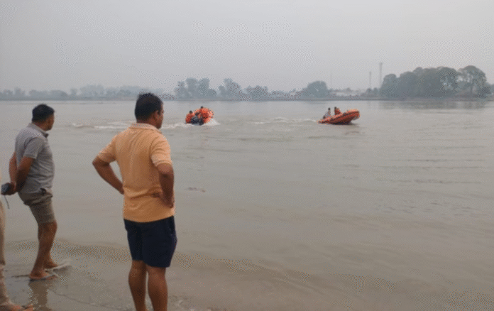 गढ़ मेले में ड्यूटी पर आया PAC का जवान गंगा में डूबा