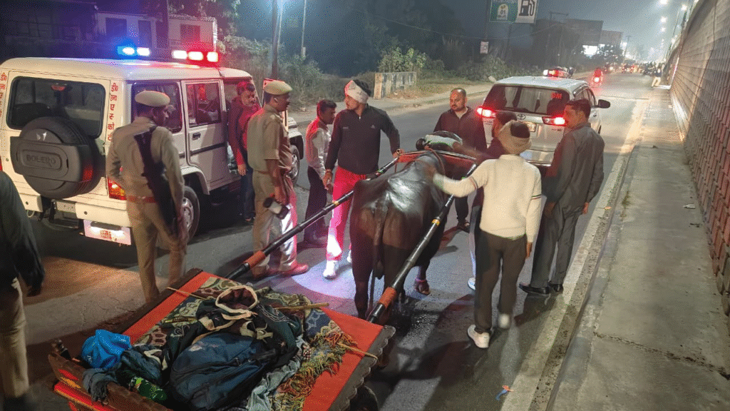 सड़क पर उतरे Hapur DM