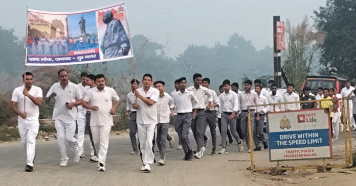 भोपा में राष्ट्रीय एकता दिवस के अवसर पर पुलिस, कॉलेज स्टाफ और छात्रों ने “Run For Unity in Bhopa” कार्यक्रम के तहत गंग नहर पटरी पर दौड़ लगाई। आयोजन में CO भोपा देवव्रत वाजपेई और थाना प्रभारी जसवीर सिंह शामिल रहे।