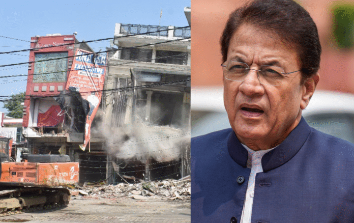 सेंट्रल मार्केट में व्यापारियों के बीच राहत की खबर लेकर पहुंचे सांसद अरुण गोविल...