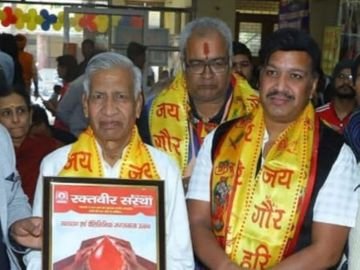 Mathura News: जिस बेटे के नाम से शुरू किया 'बीड़ी का कारोबार', उसी ने गोली मारकर कर दी हत्या, कौन थे कारोबारी सुरेश चन्द्र?