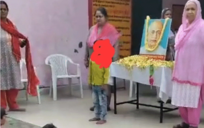 हापुड़ में लोहपुरुष की जयंती पर सरकारी स्कूल में पढ़ाई कुरान की आयत