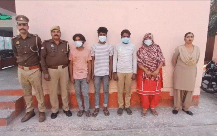 Hapur News: नाबालिग लड़की को बहला-फुसलाकर भगाने वाले चार गिरफ्तार, मुख्य आरोपी फरार...